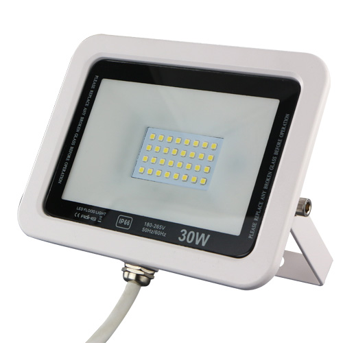 LED投光燈為何防不了水霧？